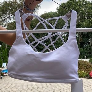 white lululemon free to be wild sports bra nwt